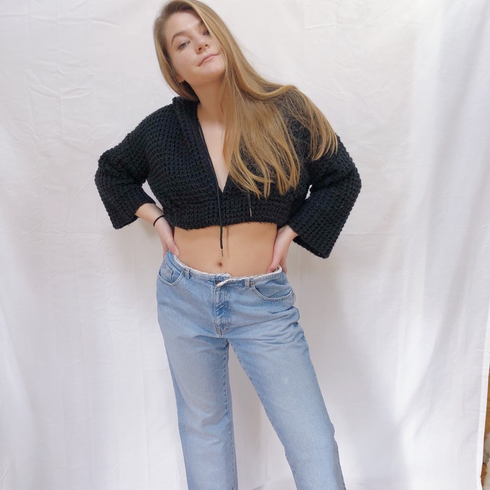 ⭐️LF BSBW KNIT, HOODED, CROPPED SWEATER⭐️